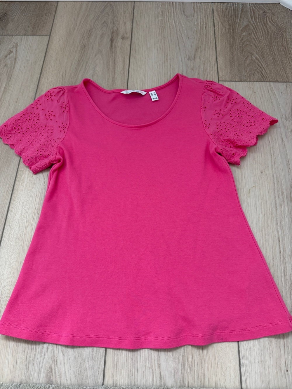 Isaac Mizrahi Bright Pink Eyelet Sleeve Scoop Neck Tee 
size xs